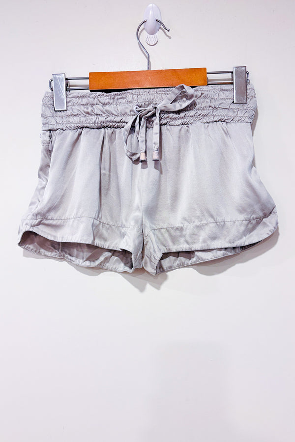 Mini-short argent en soie seconde main - Blanc Noir- La Penderie du Paradis