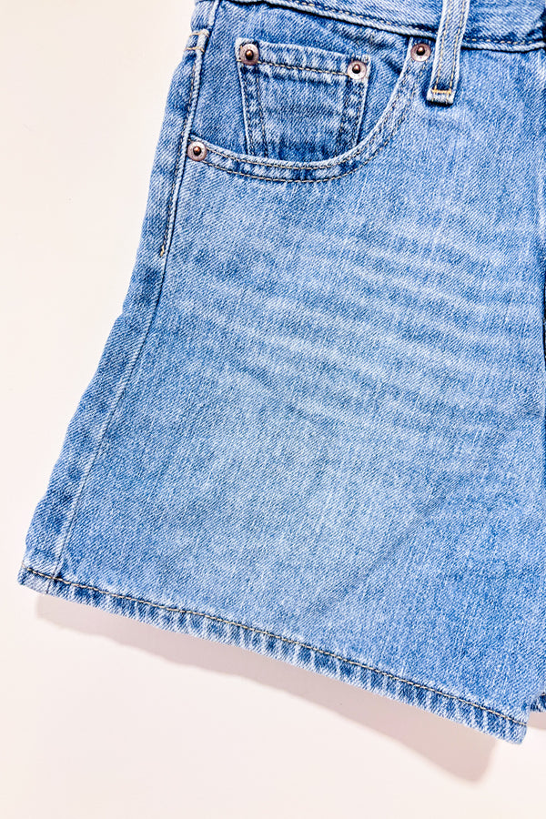 Mini short en jeans bleu à taille haute* seconde main - Levi's- La Penderie du Paradis