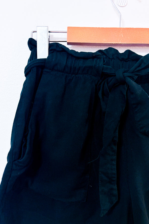 Short taille haute noir à ceinture seconde main - Dynamite- La Penderie du Paradis