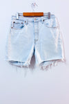 Short en jeans bleu pâle seconde main - Levi's- La Penderie du Paradis