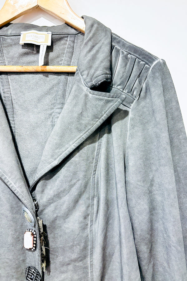 Veste grise à gros boutons (l) -- La Penderie du Paradis ?
