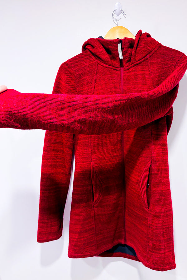Veste en tricot framboise à capuchon intérieur en polar seconde main - Bench- La Penderie du Paradis