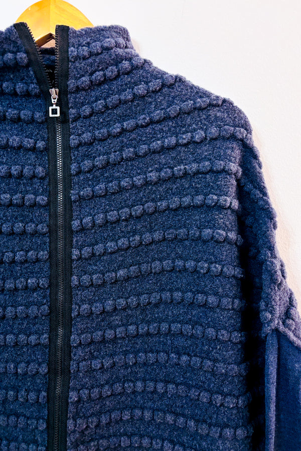Veste ample en laine bouclée bleue à fermeture éclair* seconde main - Sarah Pacini- La Penderie du Paradis