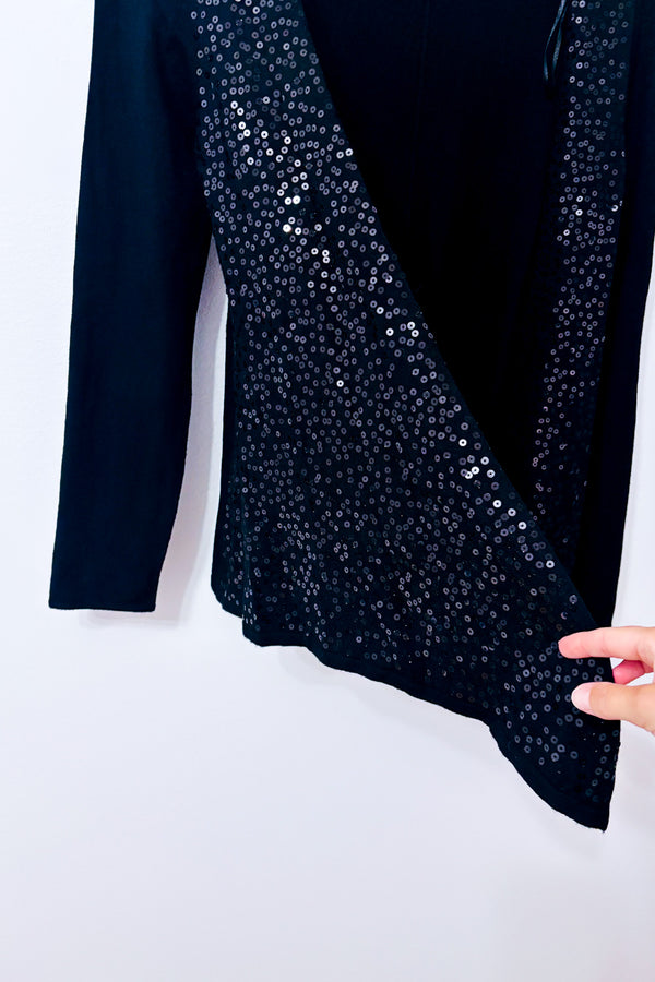 Cardigan noir ouvert à bordures de paillettes* seconde main - Soaked In Luxury- La Penderie du Paradis