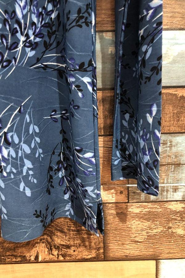 Chandail bleu acier avec fleurs (s) seconde main Classic Editions 