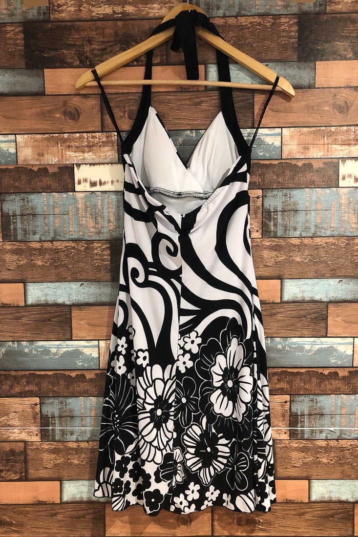 Robe fleurie noire et blanche m Colori Friperie en ligne La Penderie du Paradis